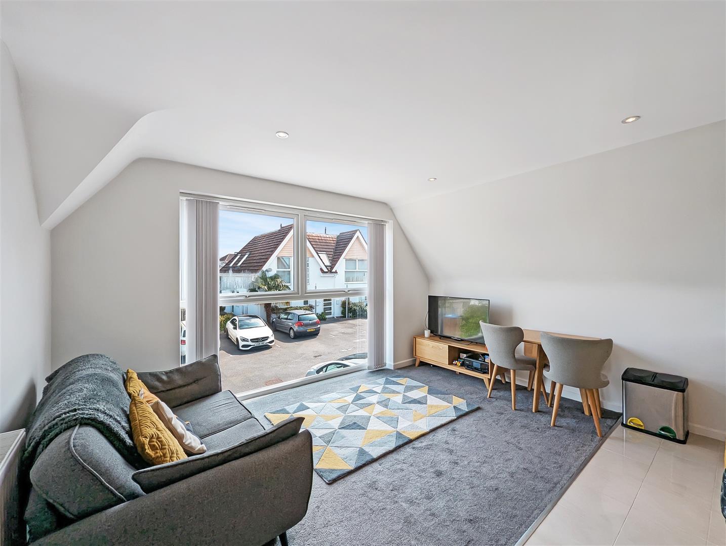 2 Bedroom Apartment First Floor 262 Wimborne Road, Poole